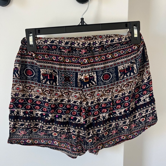 Glamorous Drawstring Shorts - Picture 2 of 5